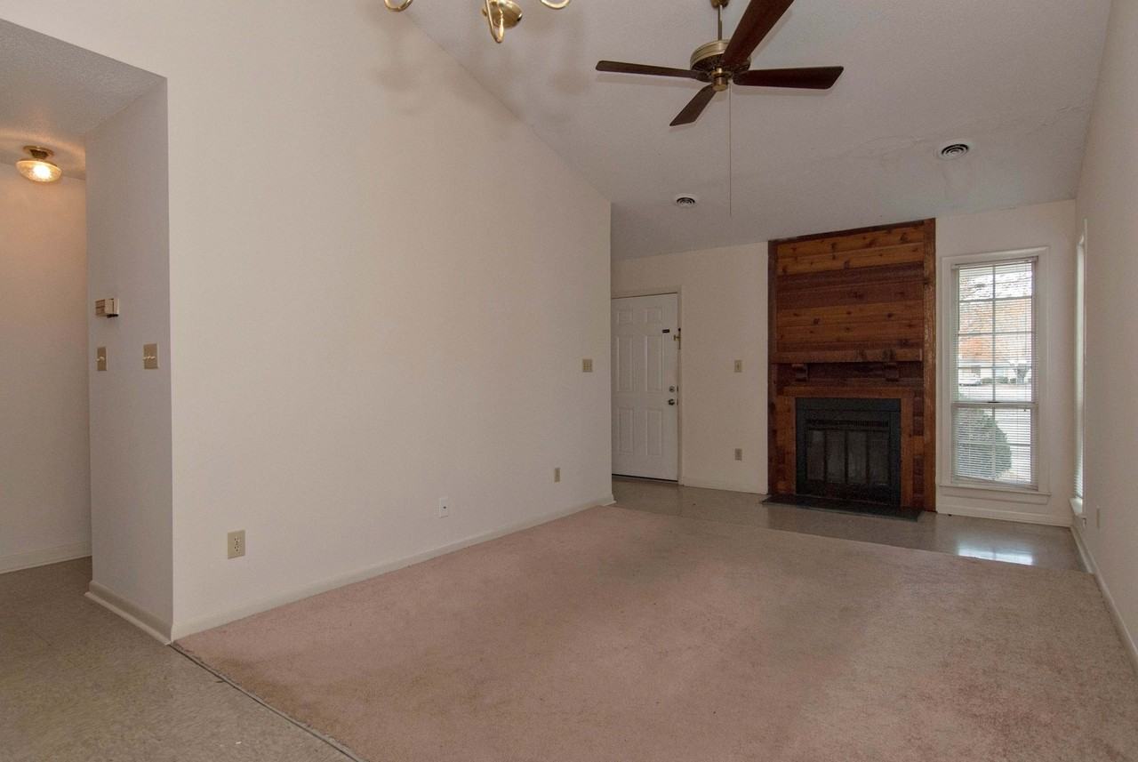 817 Varsity Dr - Photo 2 of 10