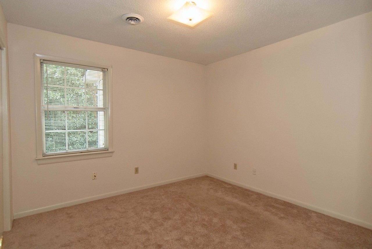 817 Varsity Dr - Photo 7 of 10