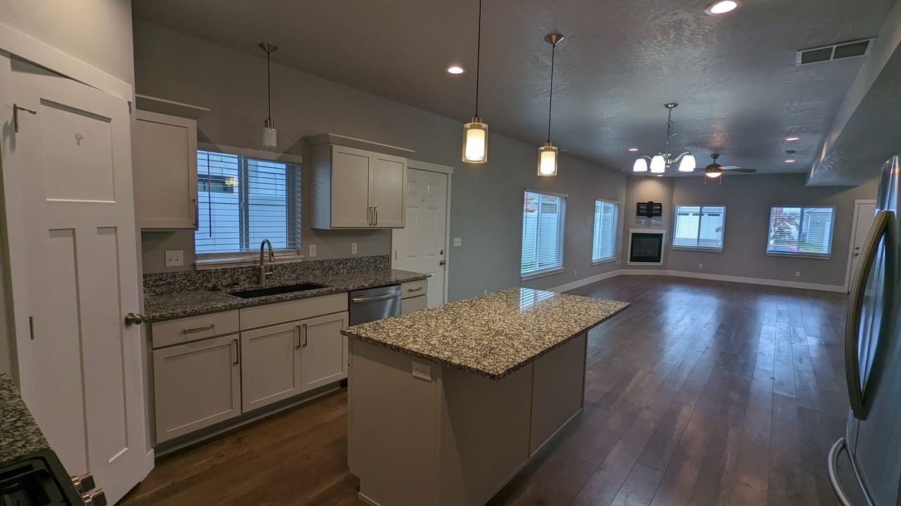 12076 W Wellington Ave - Photo 2 of 25