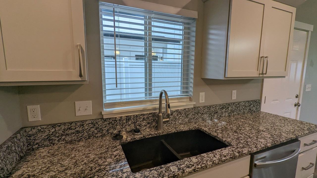 12076 W Wellington Ave - Photo 3 of 25
