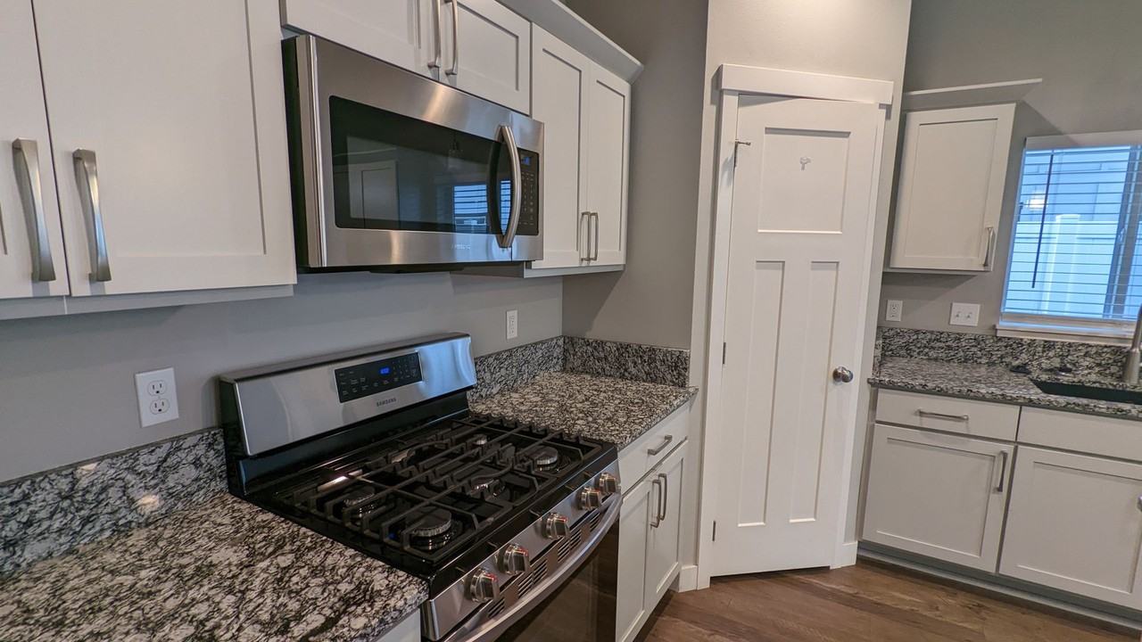 12076 W Wellington Ave - Photo 4 of 25