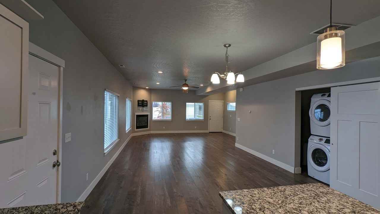 12076 W Wellington Ave - Photo 6 of 25