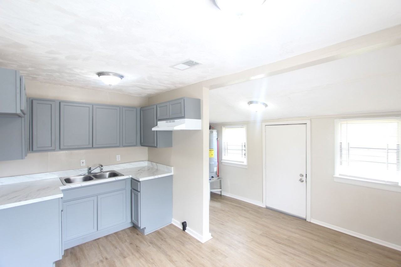 1217 43rd St N - Photo 5 of 12