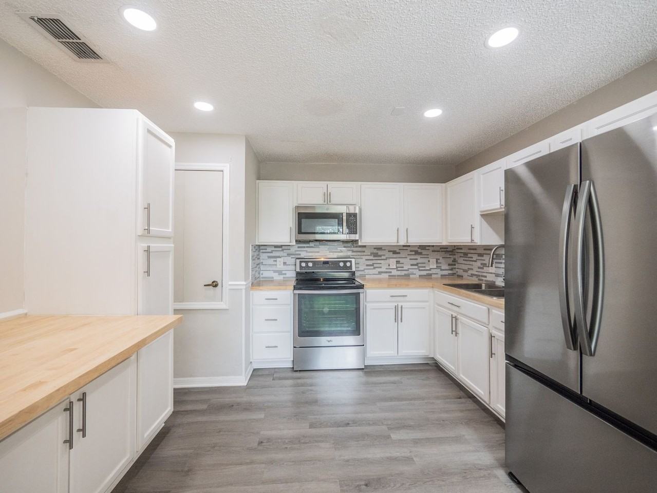 748 Mink Ct - Photo 2 of 31