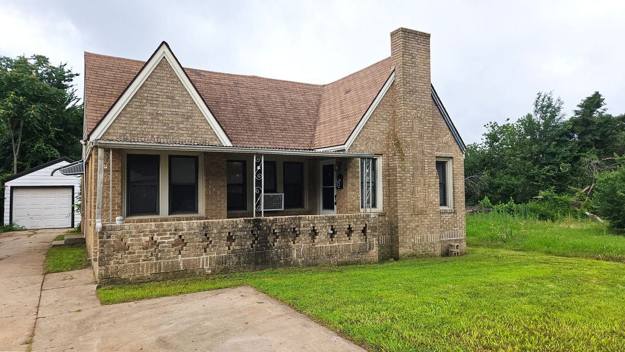 2112 Ne 20th St - Photo 2 of 21