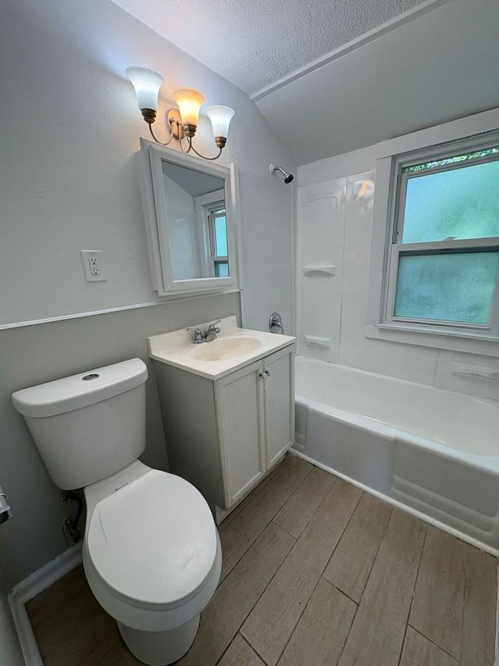 1568 E 256th St - Photo 4 of 9