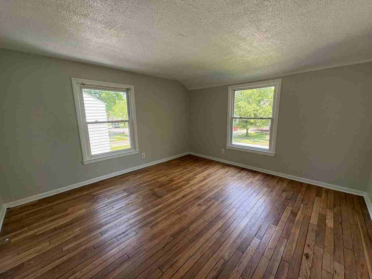 1568 E 256th St - Photo 5 of 9