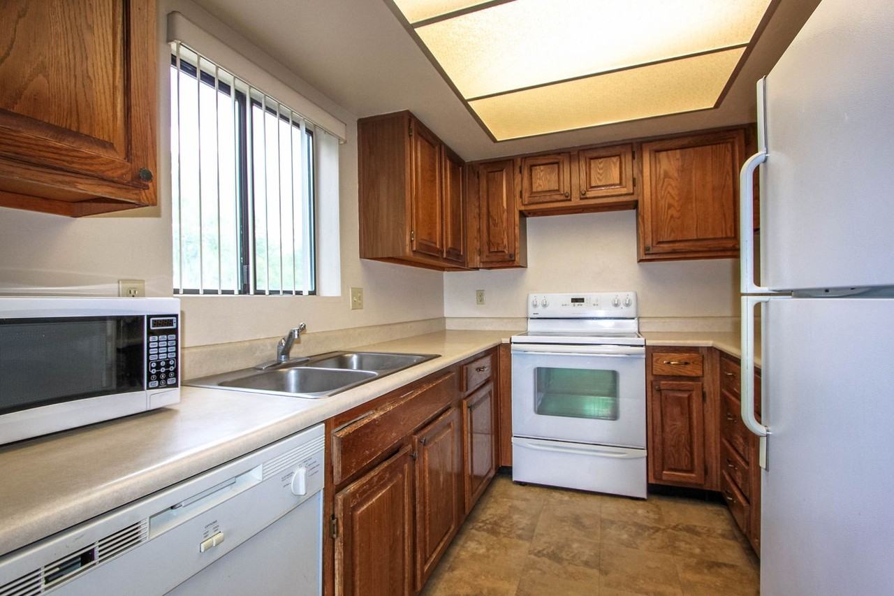 333 W Leroux St #H2 - Photo 3 of 12