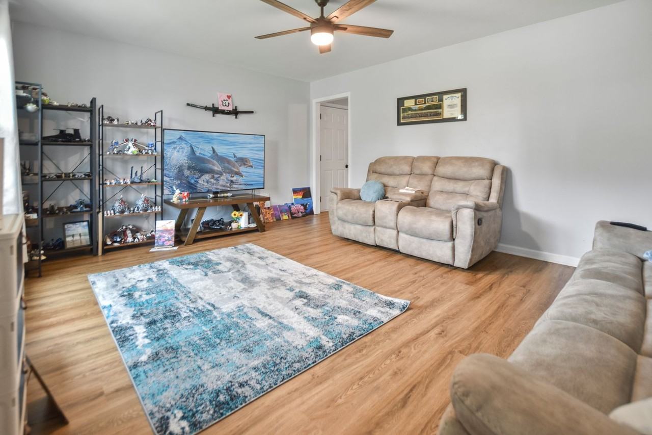 220 Marshall Dr - Photo 4 of 16