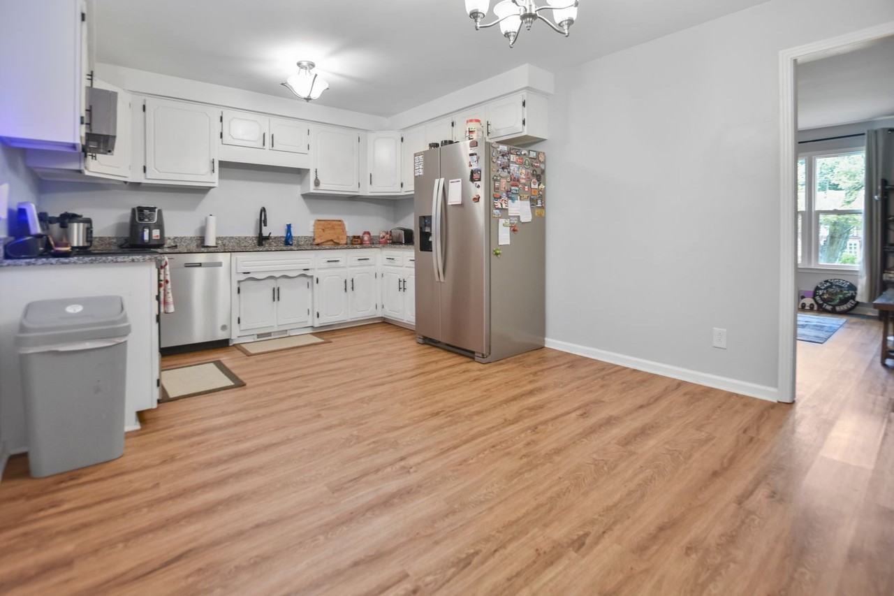 220 Marshall Dr - Photo 6 of 16