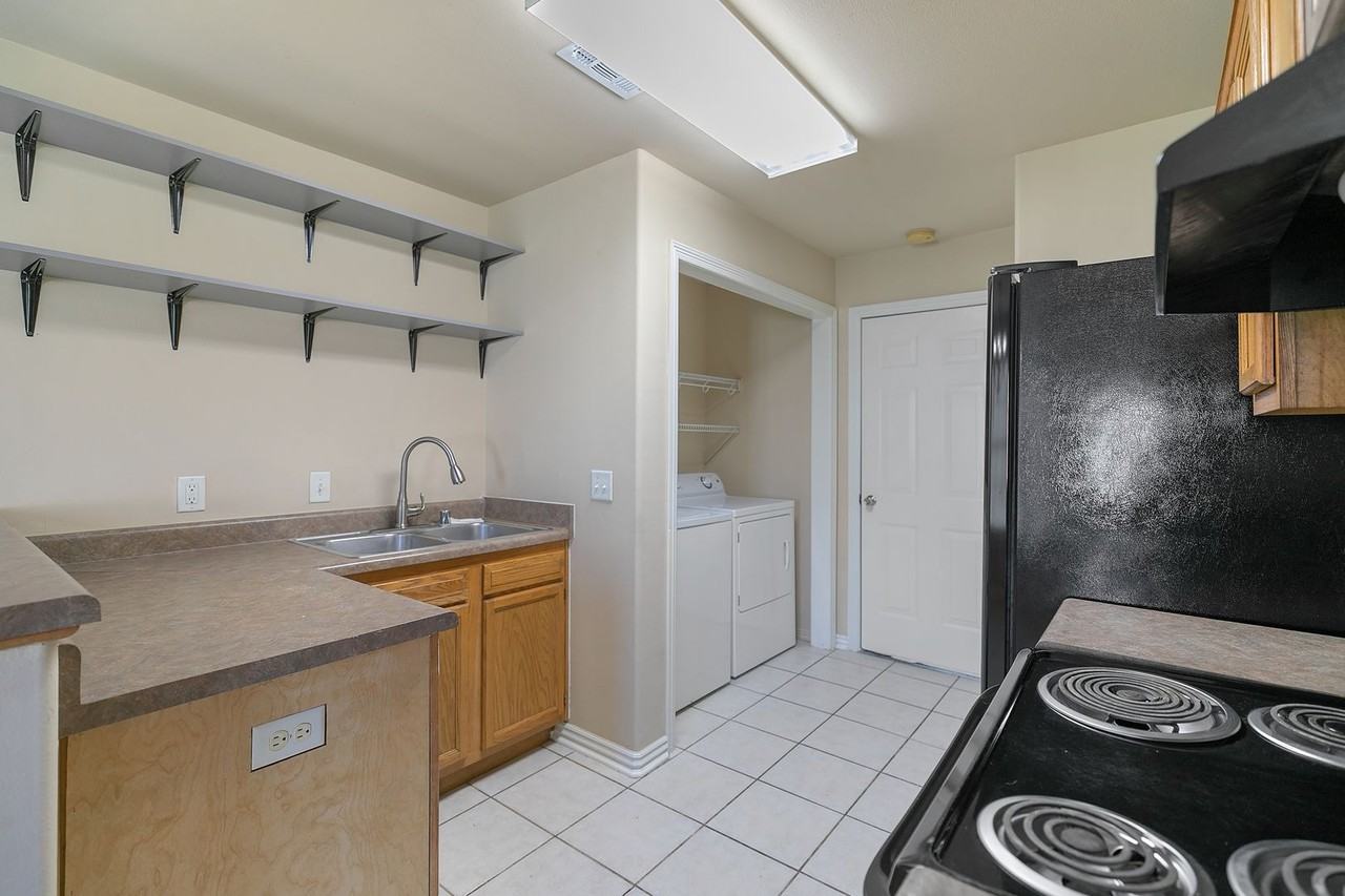 3308 Sw Carriageway Ave - Photo 5 of 24