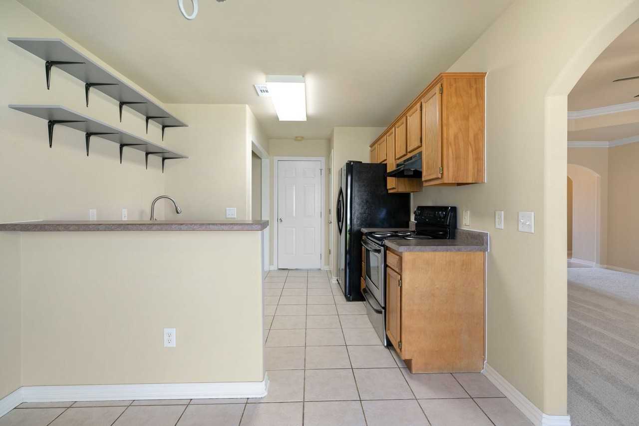 3308 Sw Carriageway Ave - Photo 6 of 24