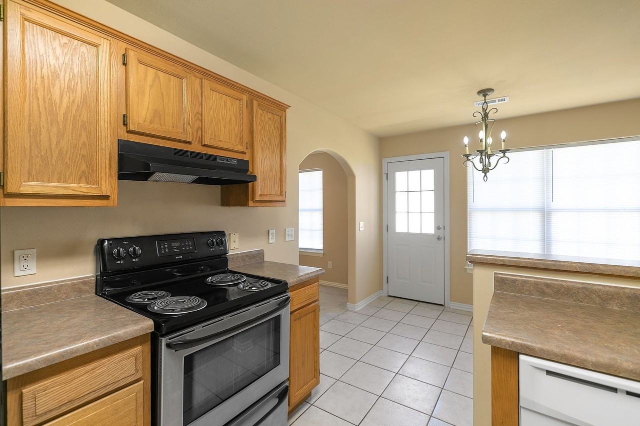 3308 Sw Carriageway Ave - Photo 7 of 24