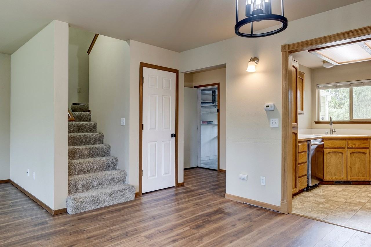 1250 Sw Heller St #E1 - Photo 3 of 17