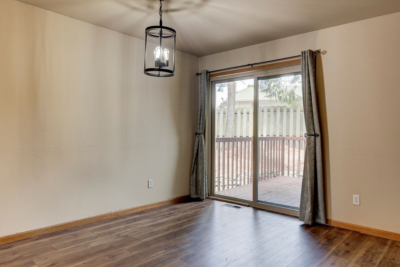 1250 Sw Heller St #E1 - Photo 5 of 17
