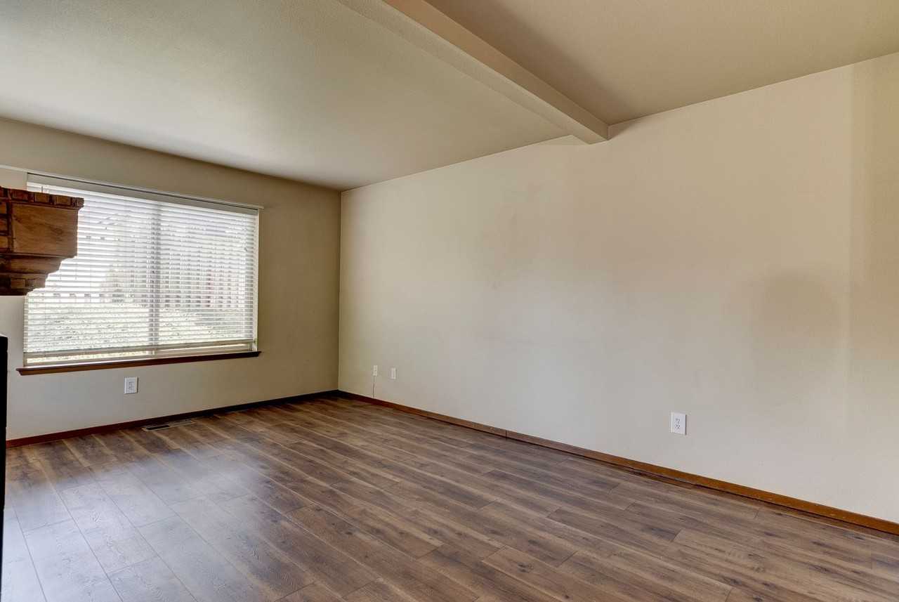 1250 Sw Heller St #E1 - Photo 7 of 17