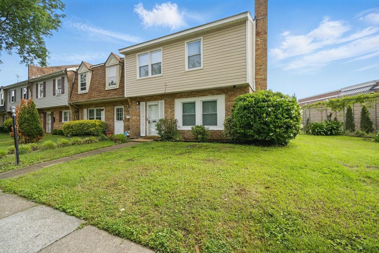 6654 Stoney Pt S - Photo 3 of 36