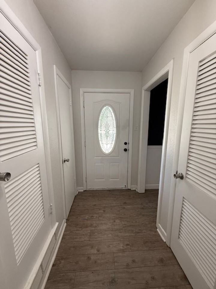 2125 S Willis St - Photo 2 of 19