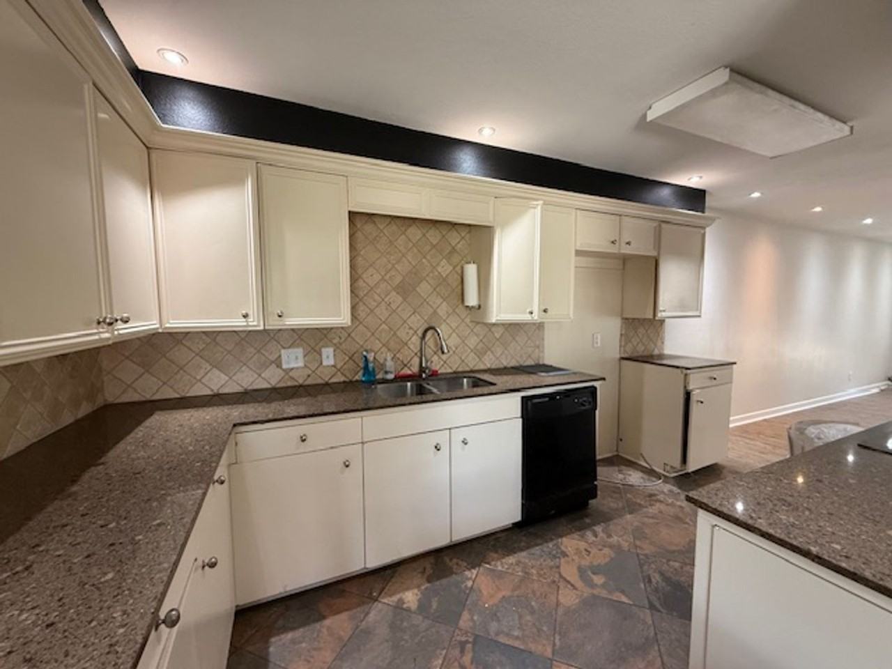 2125 S Willis St - Photo 7 of 19