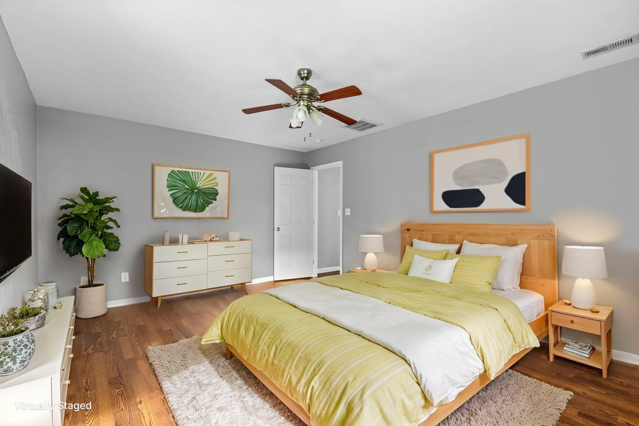 633 W 29th St - Photo 3 of 33