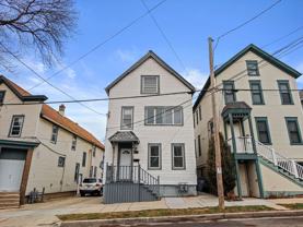 Updated 3 Bed / 1 Bath Duplex — Lower East Side Milwaukee - Photo 1 of 1