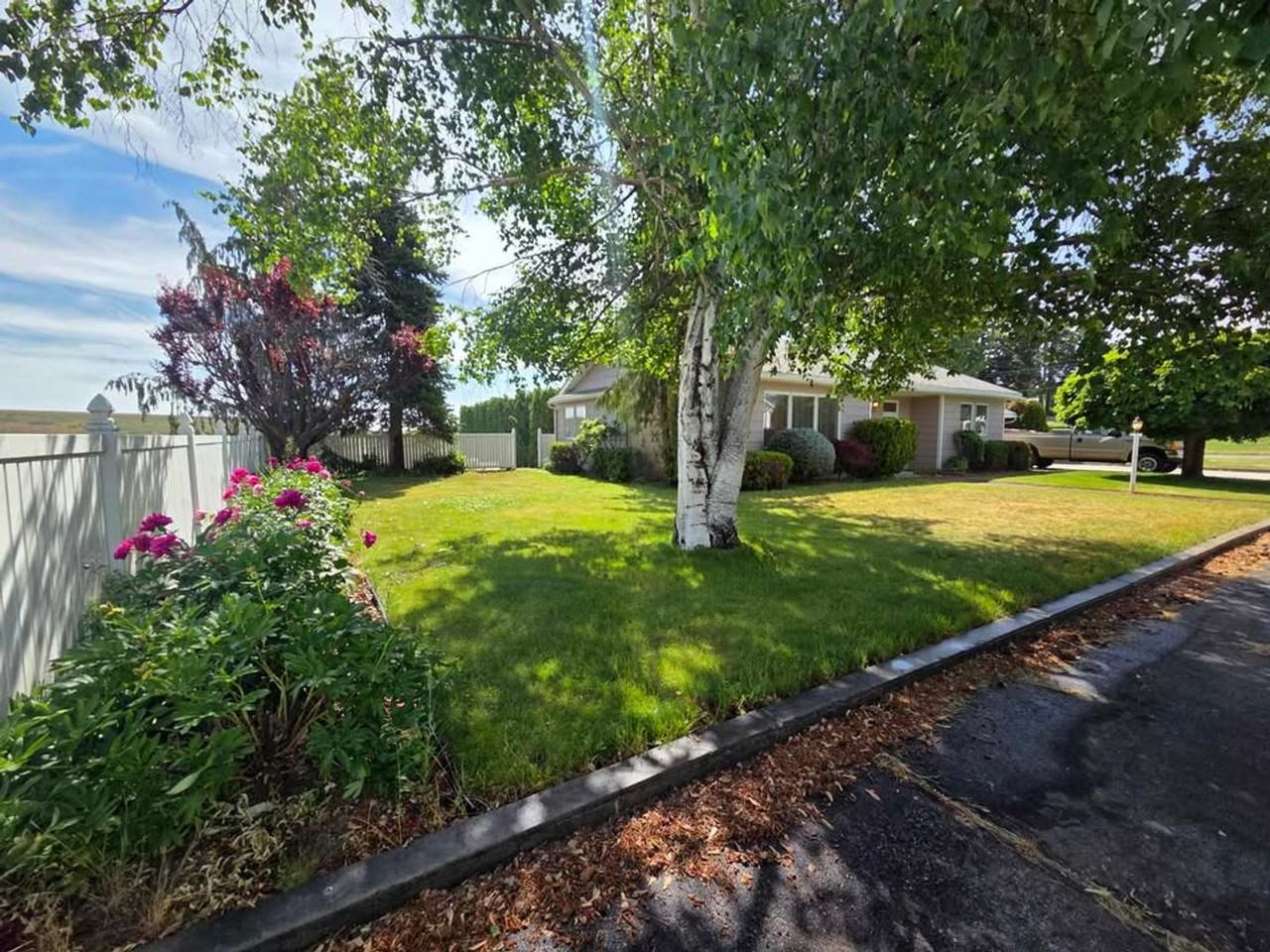 105 N Jefferson St - Photo 2 of 27