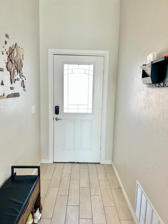 219 Nw Sandstone Ave - Photo 2 of 16