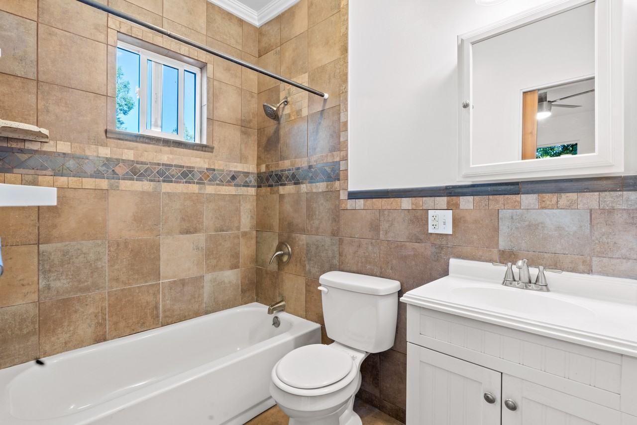 118 Lamar Ave - Photo 3 of 14