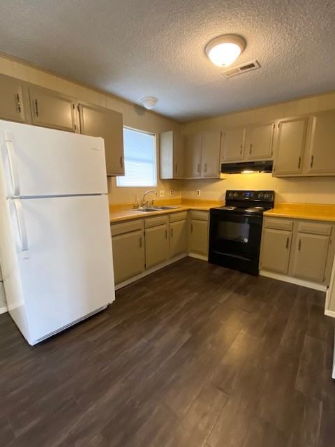 651 N Genevieve Ave #651 - Photo 4 of 10