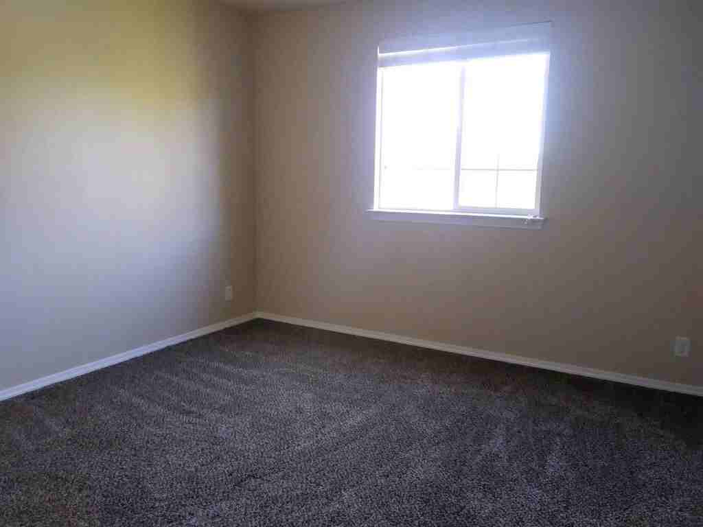 2202 S Phillippi St - Photo 2 of 24