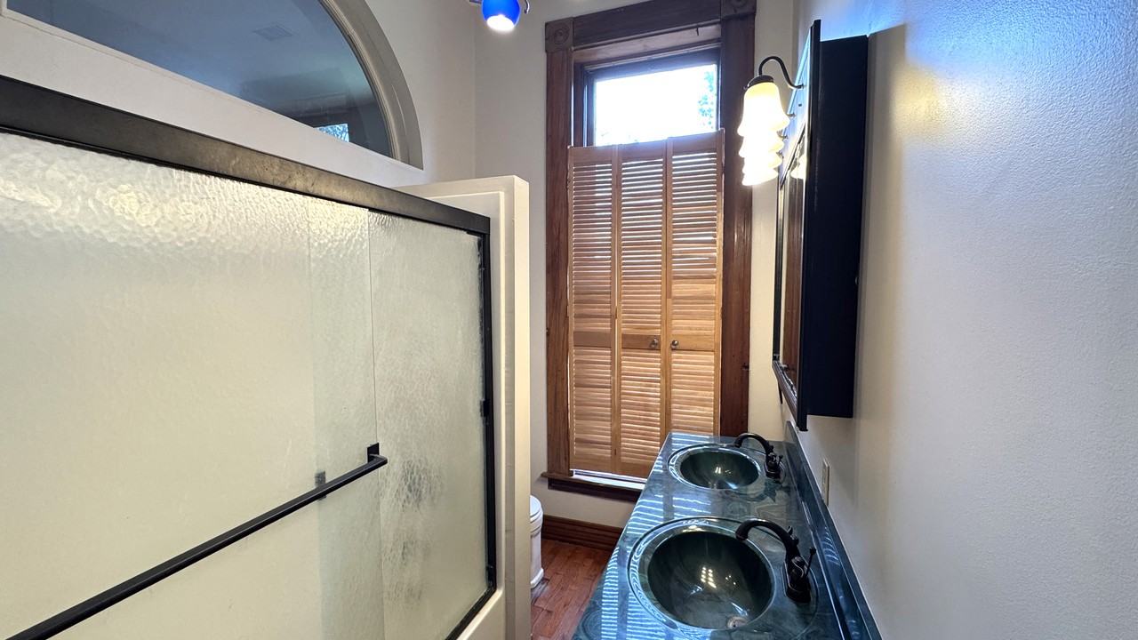 521 Se 1st St ##B - Photo 3 of 32