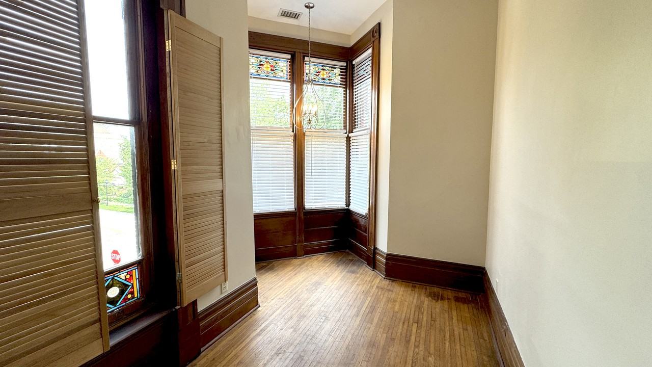 521 Se 1st St ##B - Photo 4 of 32