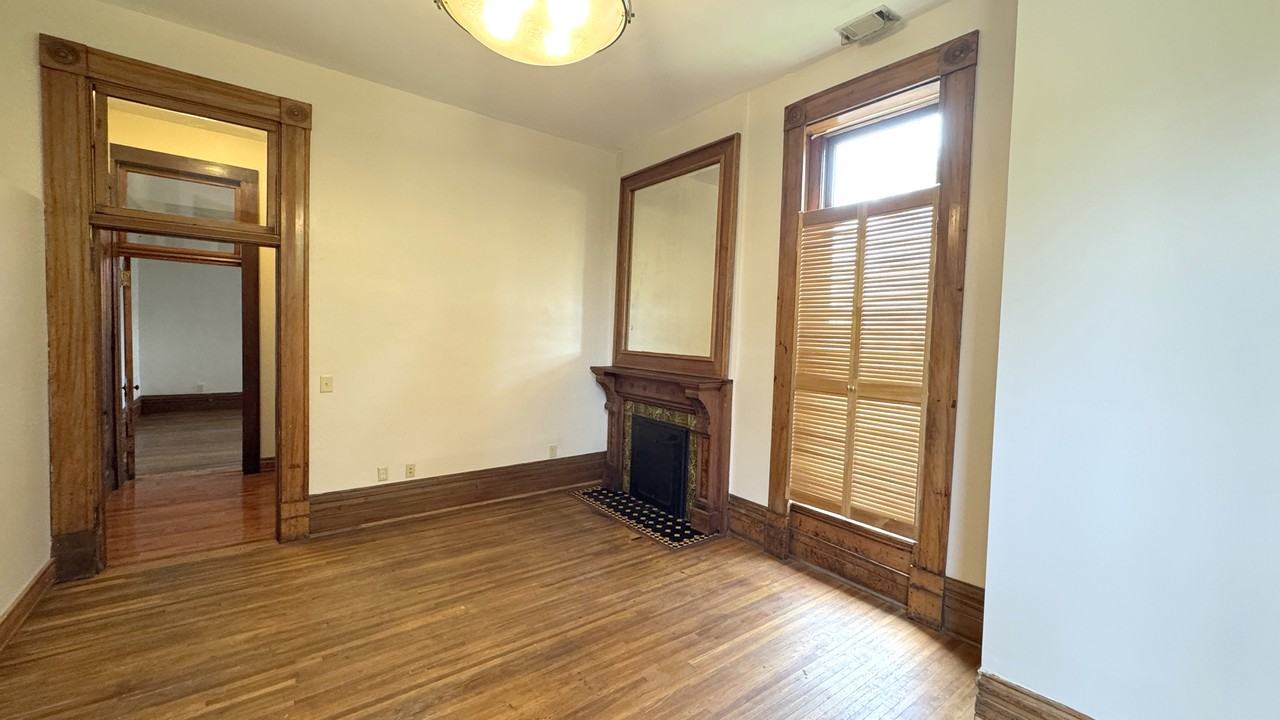 521 Se 1st St ##B - Photo 3 of 32