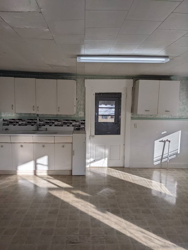 135 S 6th St - Photo 3 of 10