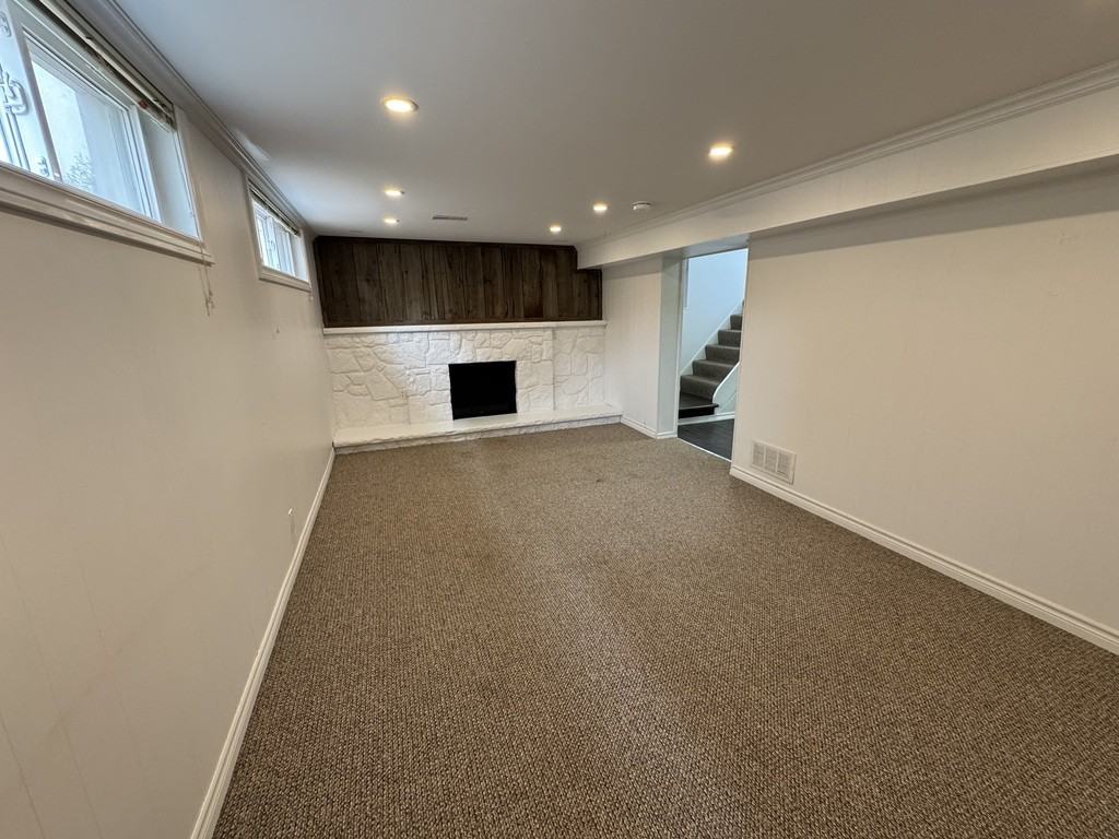 579 Lees Lane Lowr - Photo 2 of 36