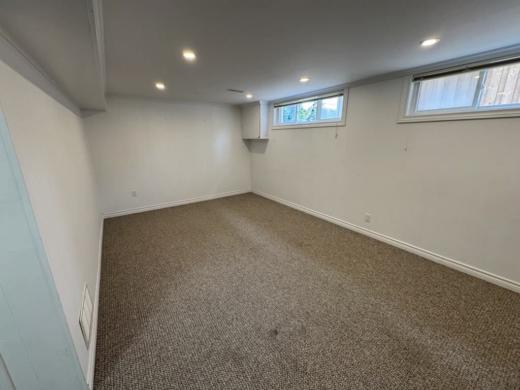 579 Lees Lane Lowr - Photo 3 of 36