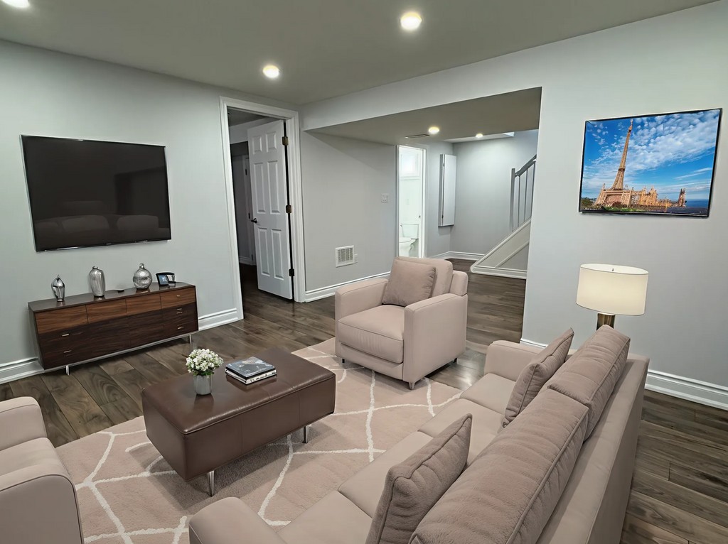 33 Cheryl Ave Lowr - Photo 2 of 34
