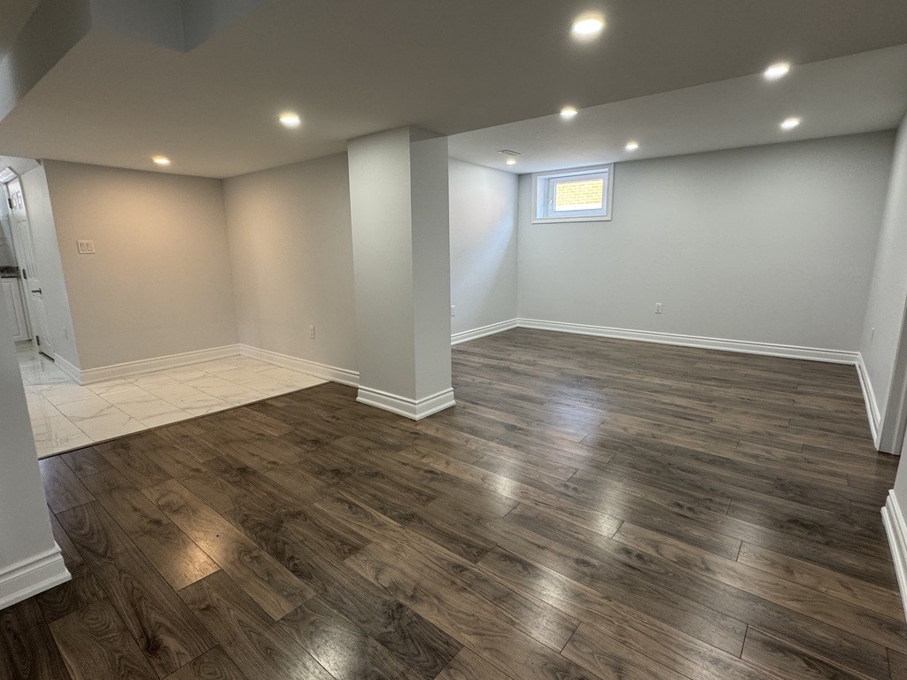33 Cheryl Ave Lowr - Photo 3 of 34