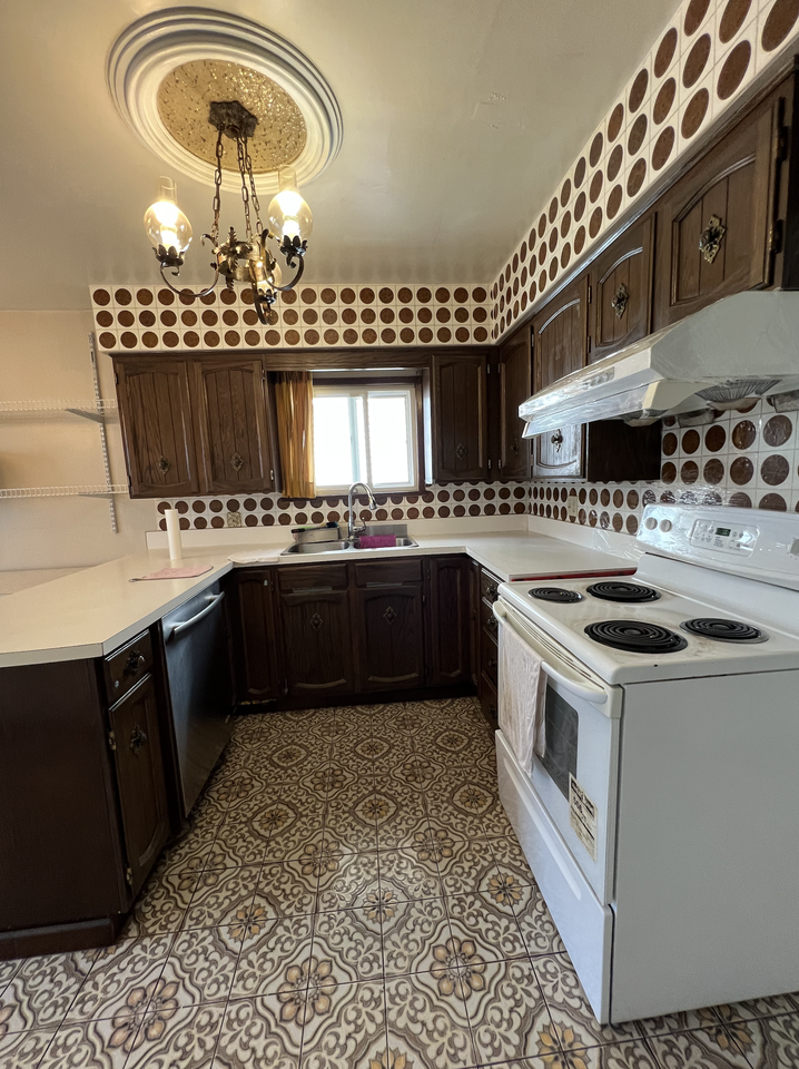 2630 Franklin Street - Photo 2 of 14