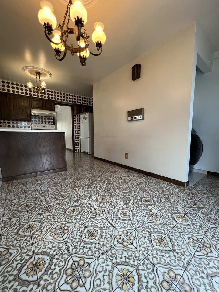 2630 Franklin Street - Photo 3 of 14