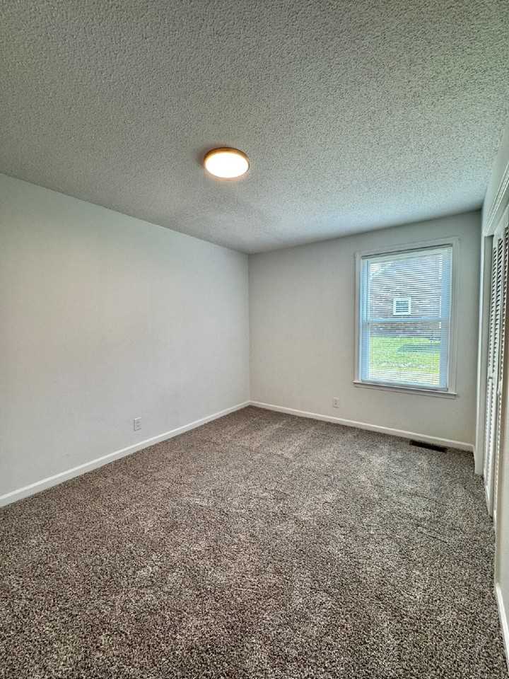 1316 Sun Valley Rd - Photo 7 of 10