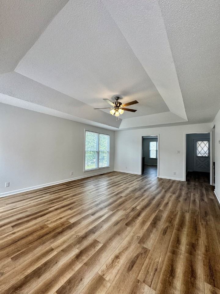1316 Sun Valley Rd - Photo 5 of 10