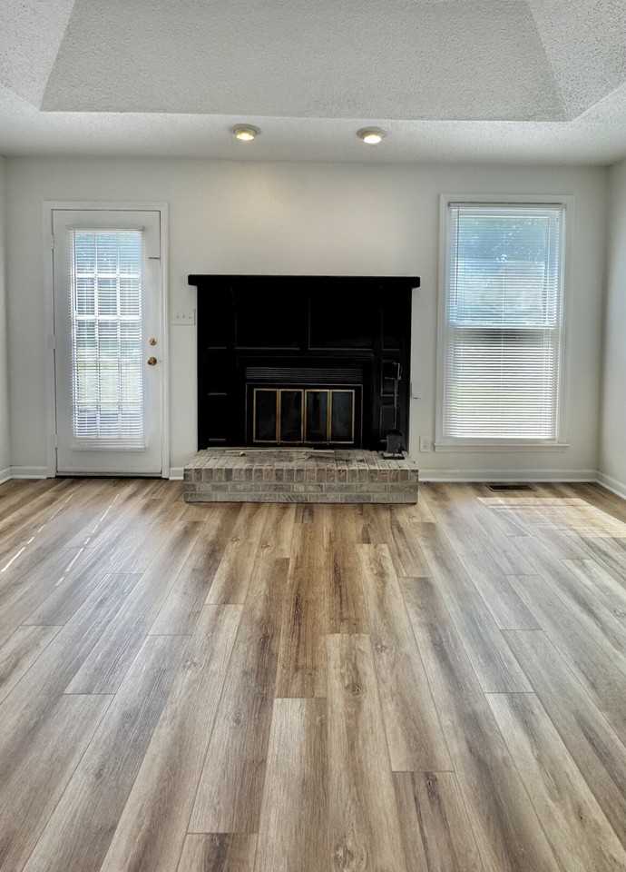 1316 Sun Valley Rd - Photo 4 of 10