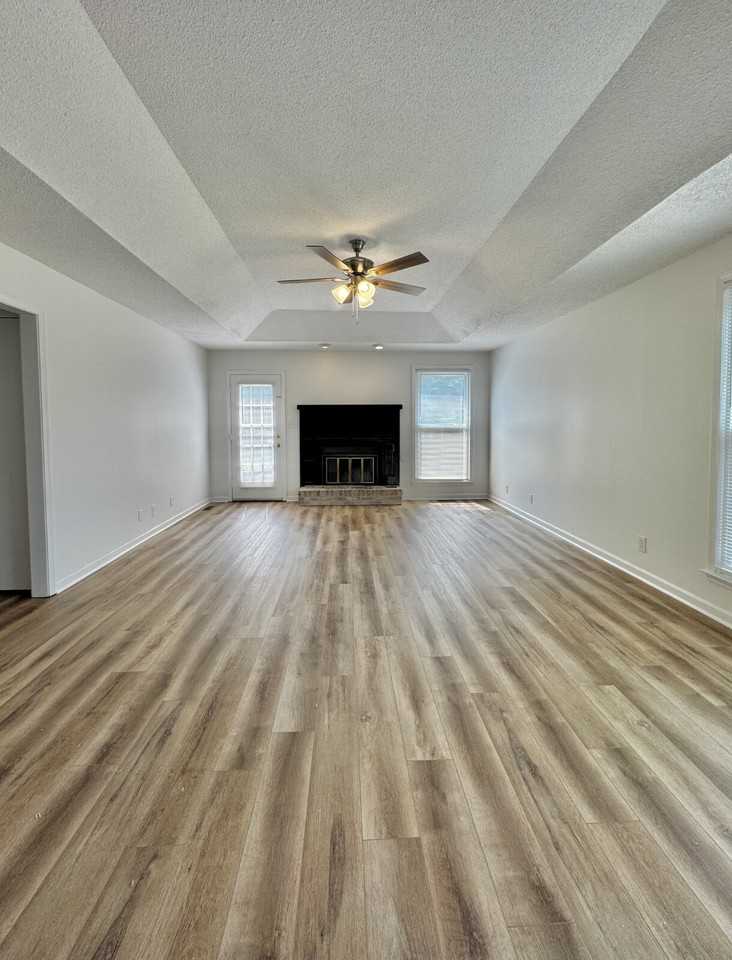 1316 Sun Valley Rd - Photo 3 of 10