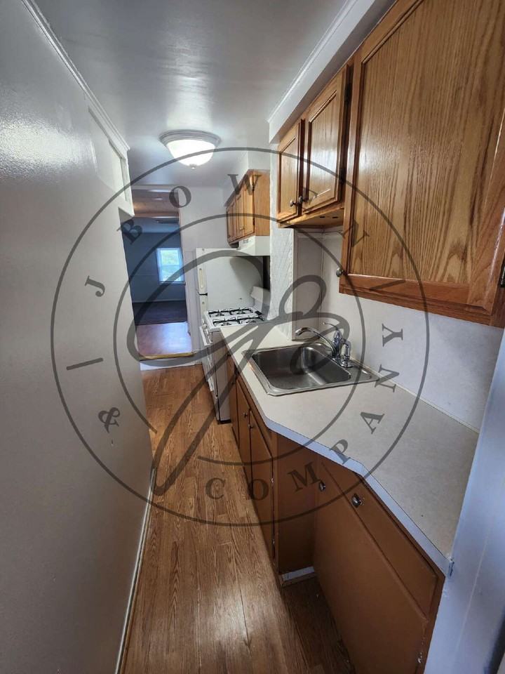 506 W Wayne St - Photo 3 of 16