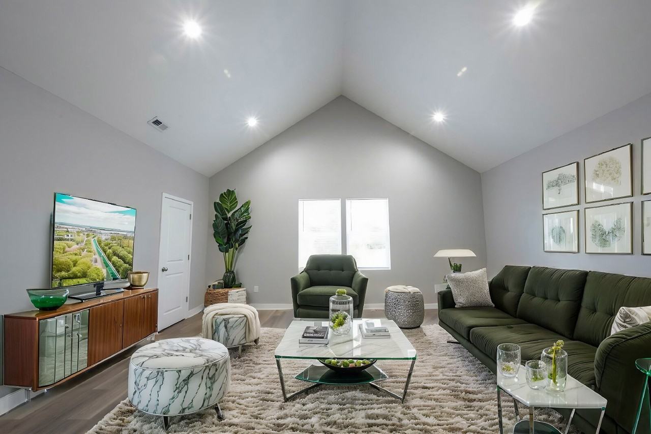 224 W 28th St Unit B - Photo 2 of 30