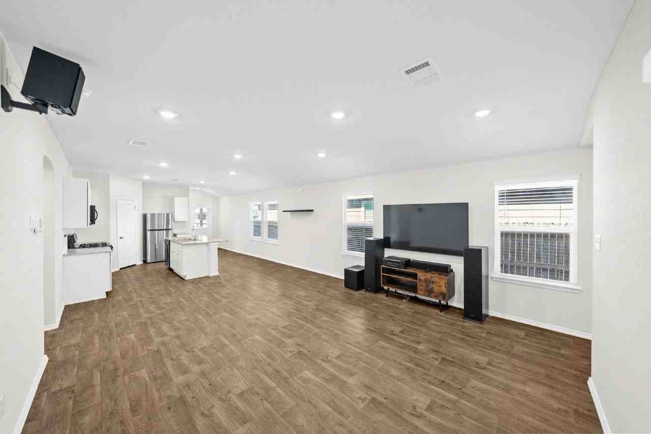 12118 Pease Riv - Photo 7 of 43