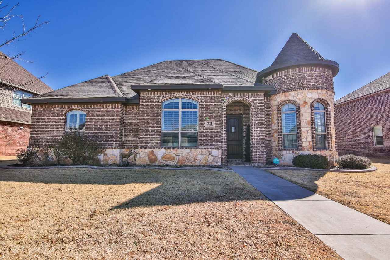 711 N 8th St - Photo 2 of 26