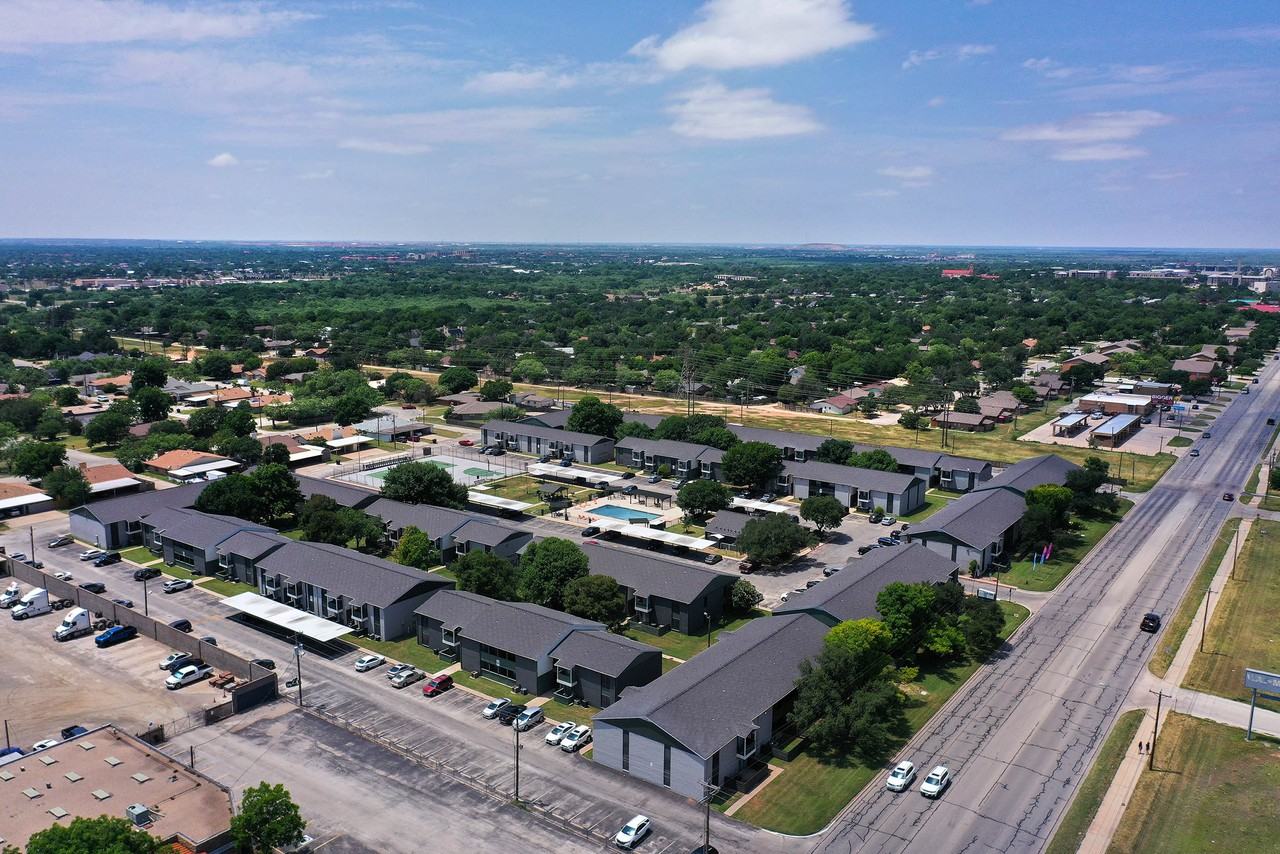 The Edge - Photo 5 of 50