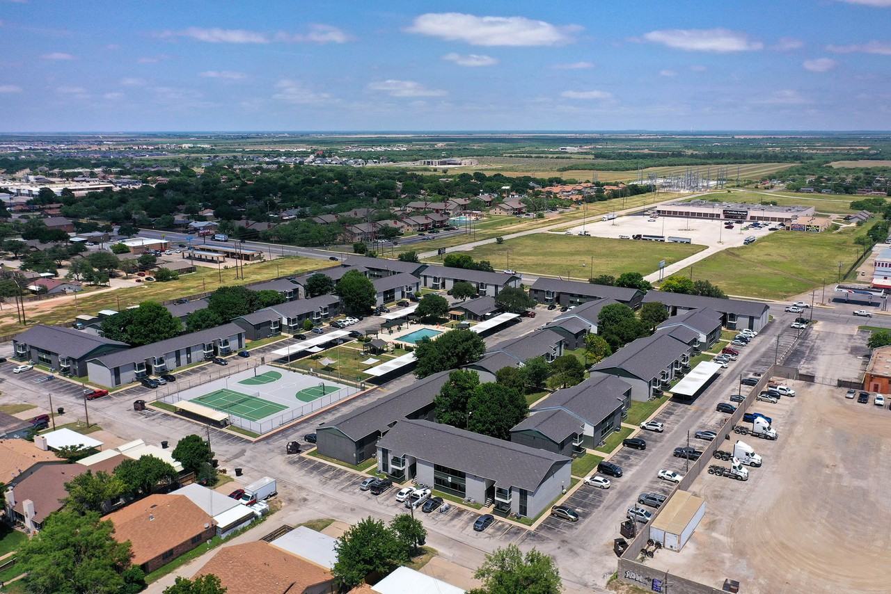 The Edge - Photo 6 of 50